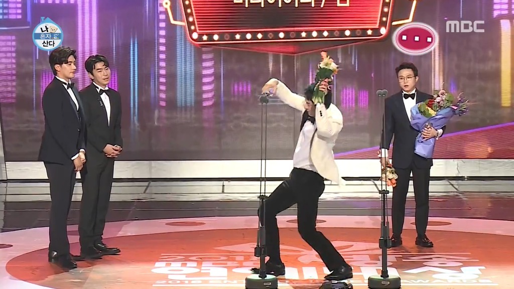 [나혼자산다] 수상자 호명 순서 바꿔 말하는 이시언 | 인스티즈