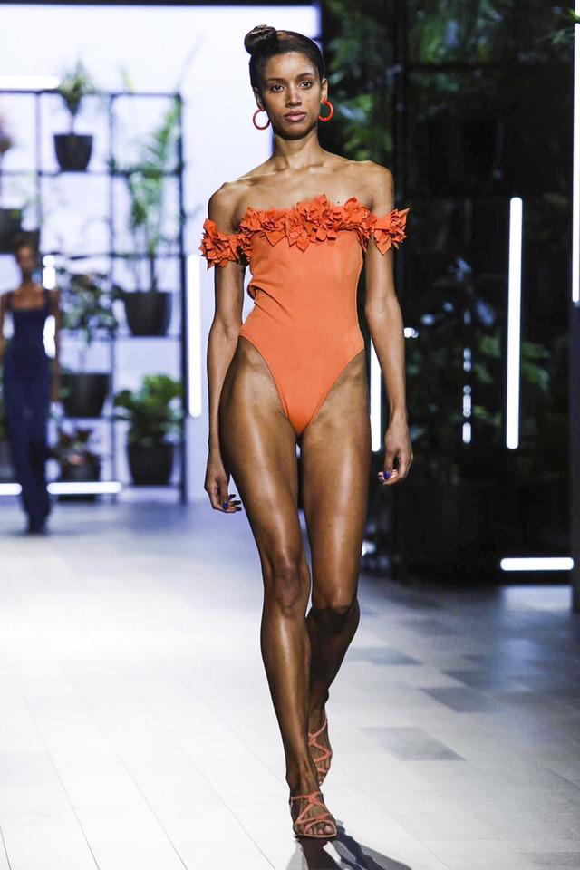 2018 S/S Cushnie et Ochs 컬렉션 | 인스티즈