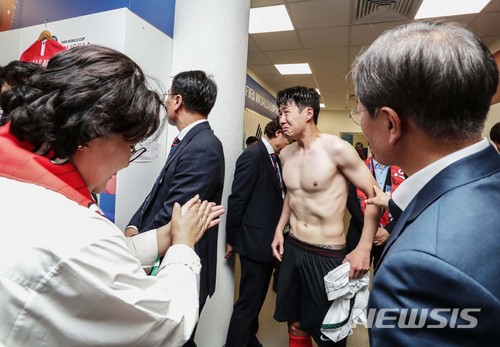 文대통령, 멕시코戰 관전..락커룸 찾아 대표팀 격려 | 인스티즈