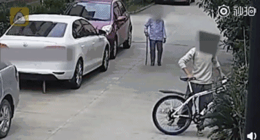 87세 할머니를 폭행하는 중국고딩.gif | 인스티즈