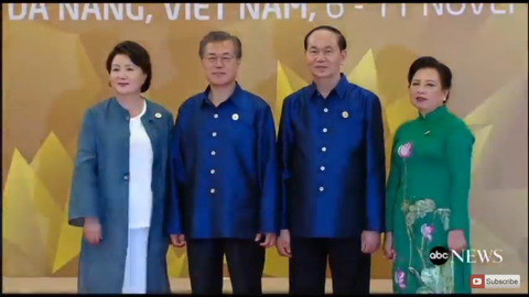 11/10 APEC 갈라 만찬에 참석한 문재인 대통령 | 인스티즈
