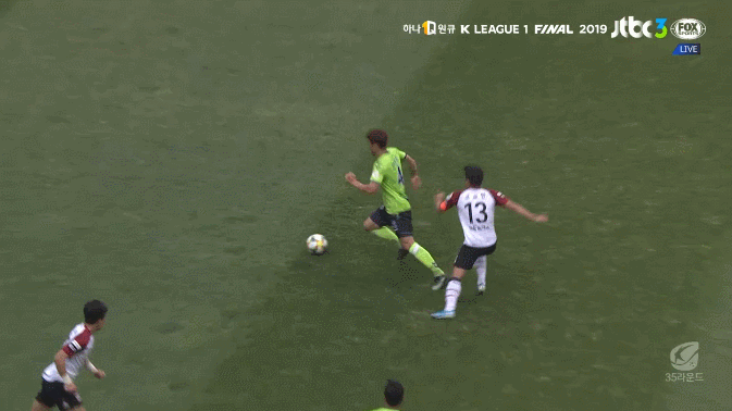 양 뒤꿈치 다 건드리는 고요한.gif | 인스티즈