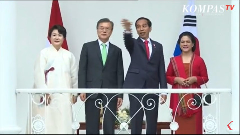 인도네시아 대통령궁 테라스에서 환담 나누는 문재인 대통령.jpg | 인스티즈