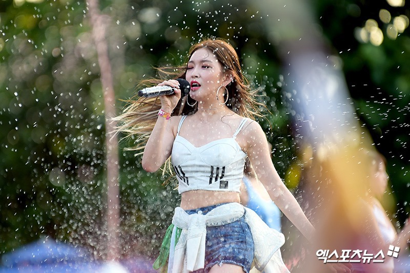 Billboard와 솔로로 가수하는 거와 좋아하는 댄스 영화에 대해서 인터뷰하는 청하 | 인스티즈