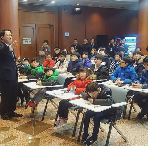 청와대를 찾은 어린이 기자단.jpg | 인스티즈