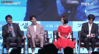 오늘 말 한번 실수했다가 제작보고회에서 선배들한테 쉼없이 놀림당한 최우식ㅋㅋ.gif | 인스티즈