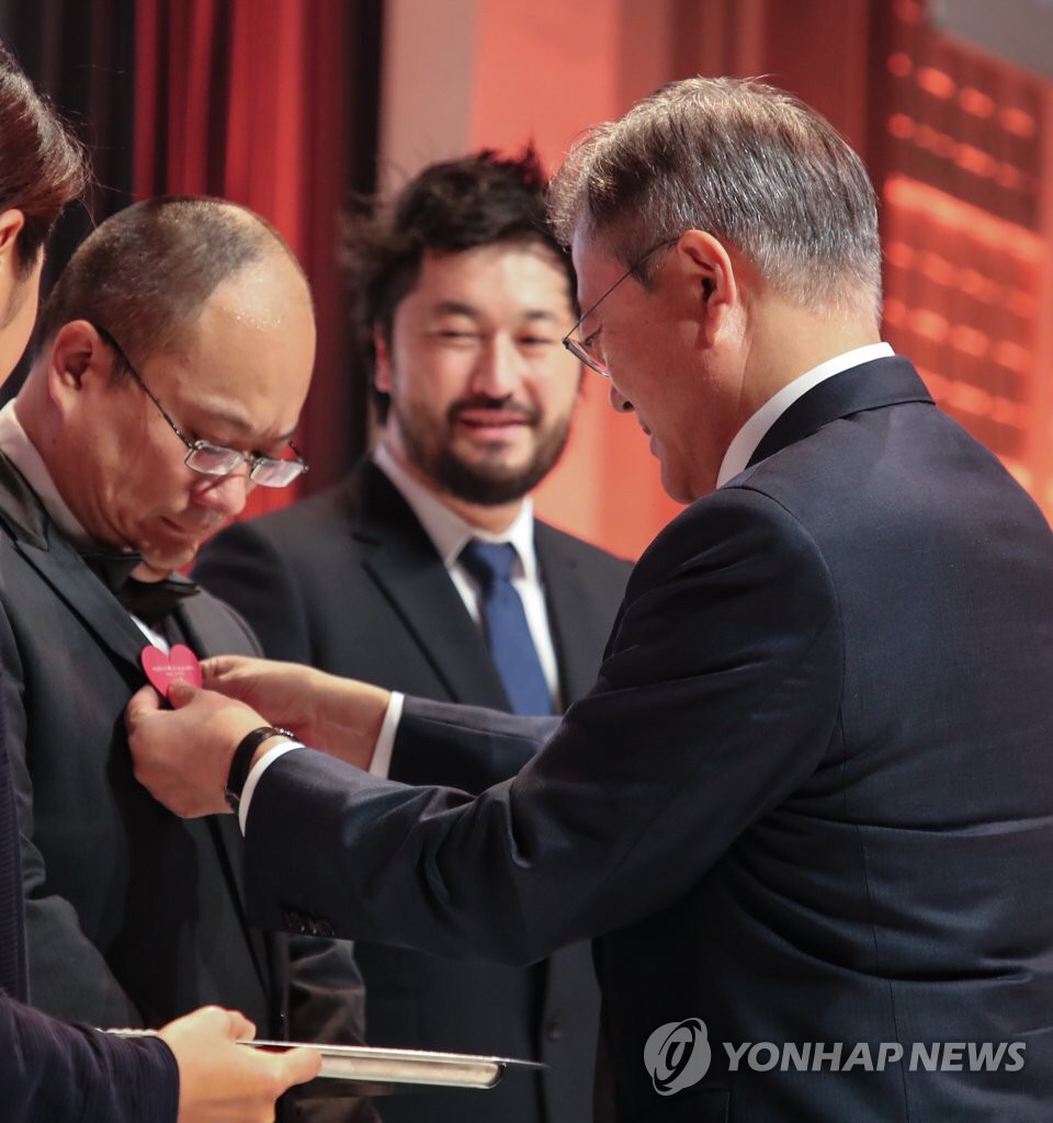 10.13. 프랑스 동포간담회 참석한 문재인 대통령.jpg | 인스티즈