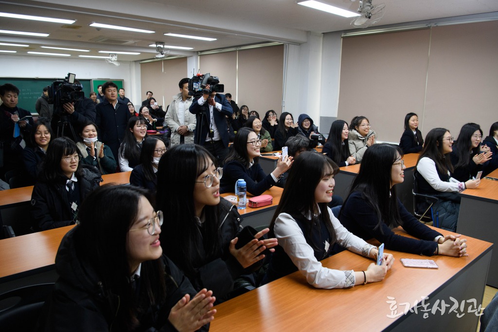 [효자동사진관] 문재인 대통령 포항여고 방문 사진(엄청 시끄럽긔) | 인스티즈