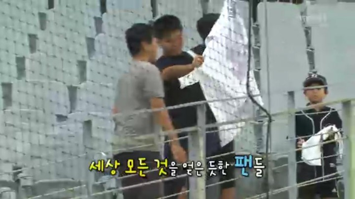 두산 린드블럼이 팬을 대하는 자세.jpg | 인스티즈