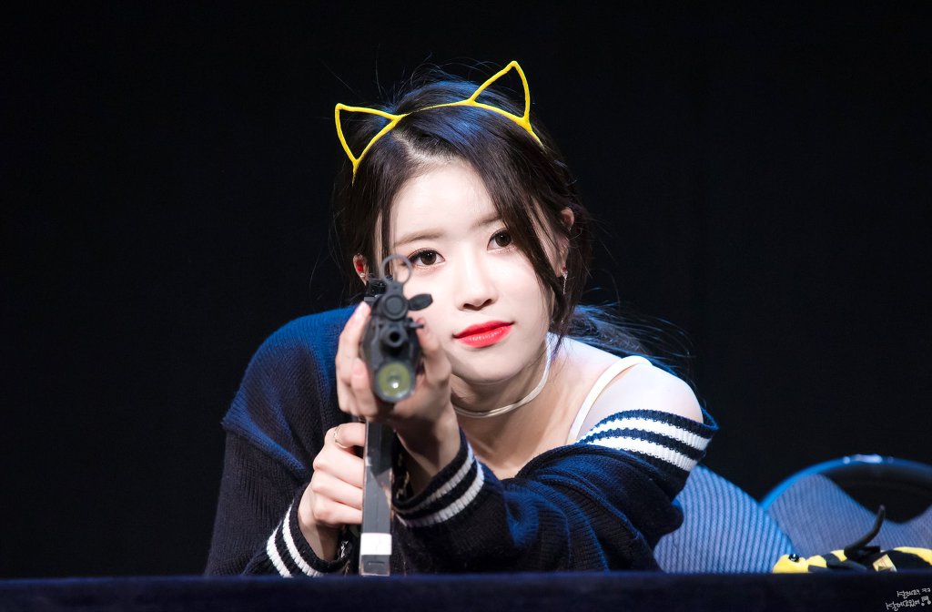 노란 원피스에 고양이 머리띠를 쓴 러블리즈 미주.jpgif | 인스티즈