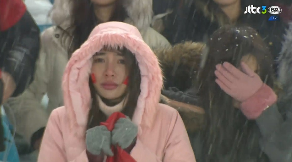 눈물 흘리는 베트남 응원단 | 인스티즈
