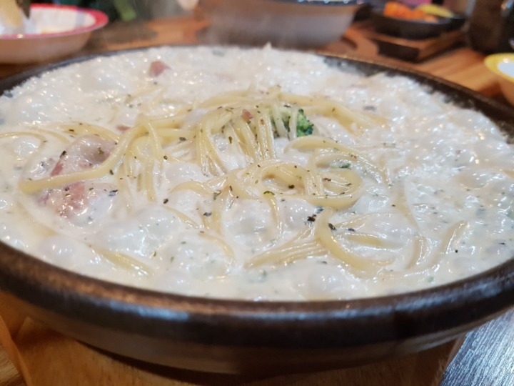뚝배기스파게티 이미지