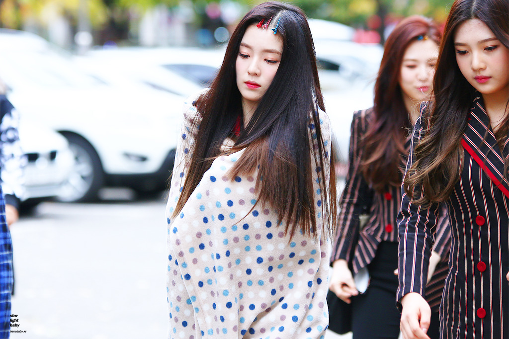 얼굴만 내놓은 아이린 | 인스티즈