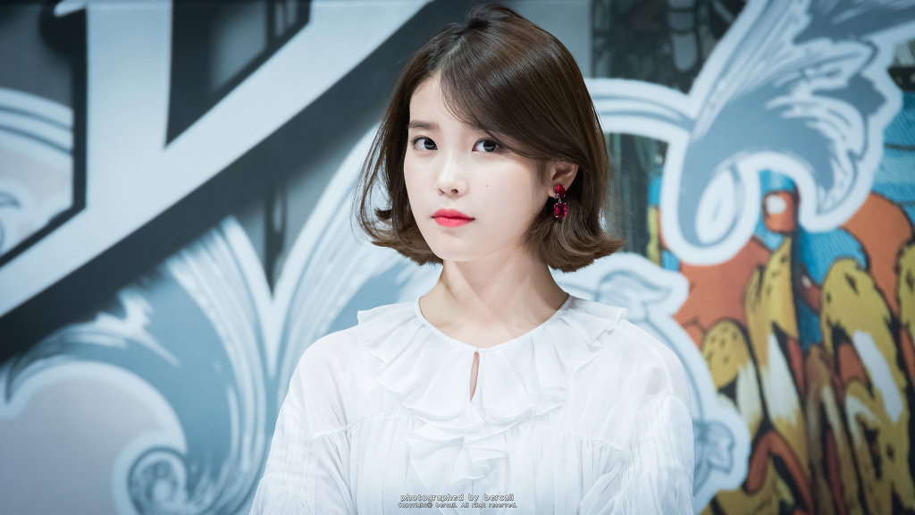 아이유 컴퓨터 배경화면.jpg | 인스티즈