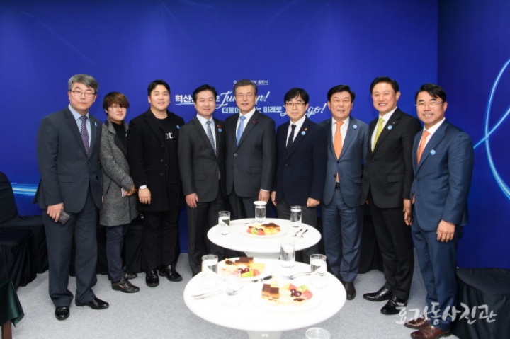 오늘자 문재인 대통령 | 인스티즈