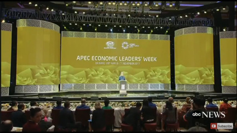 11/10 APEC 갈라 만찬에 참석한 문재인 대통령 | 인스티즈