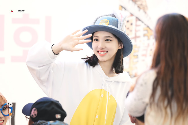 왠만한 여자아이돌은 한번씩 다 써본 모자.jpg | 인스티즈