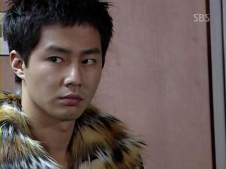 박보검에게 많이 꿇리지 않는 조인성 20대 초중반 외모 | 인스티즈