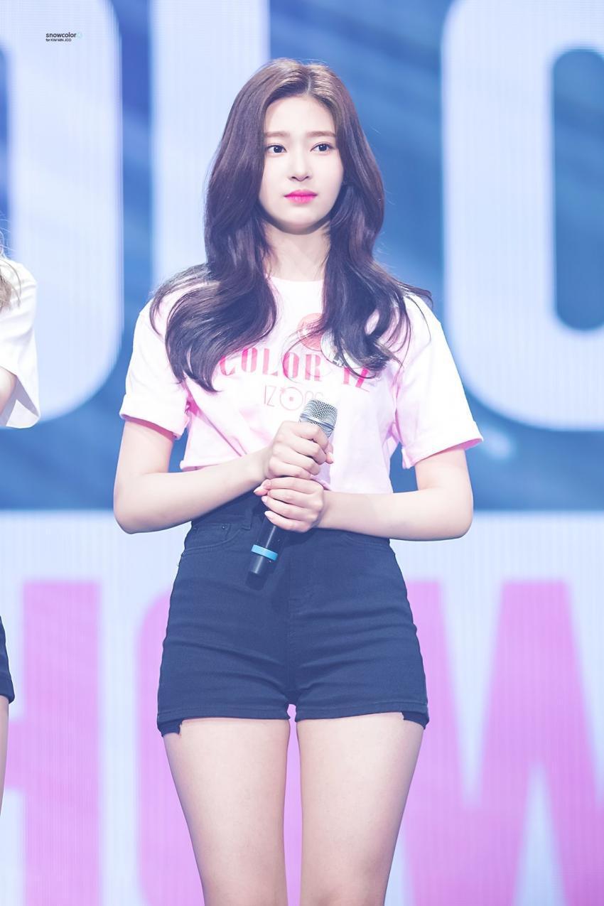 아이즈원)??? : 저..기사님 저 내려야 하는데.....gif | 인스티즈