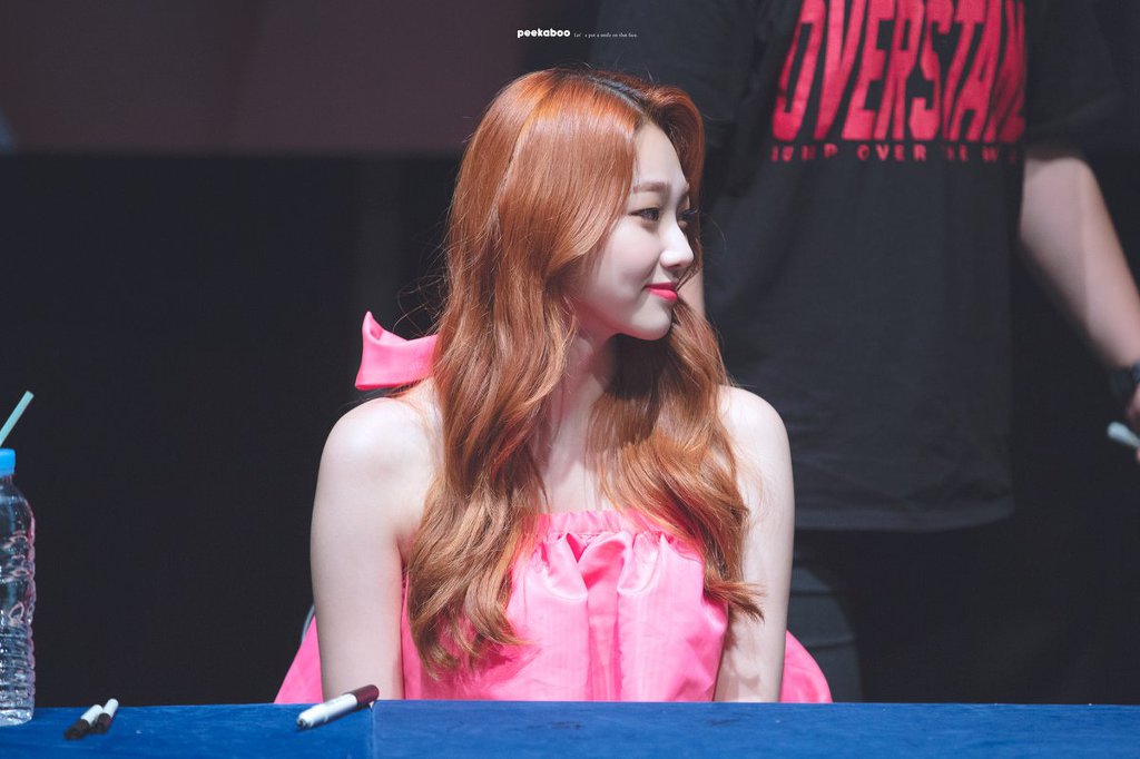 사인회에서 미나.jpg | 인스티즈
