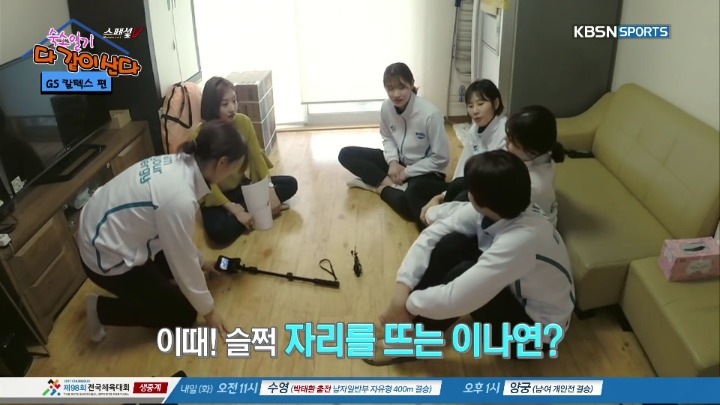 방송 중 막내에게 몰카시전하는 언니들.jpg | 인스티즈