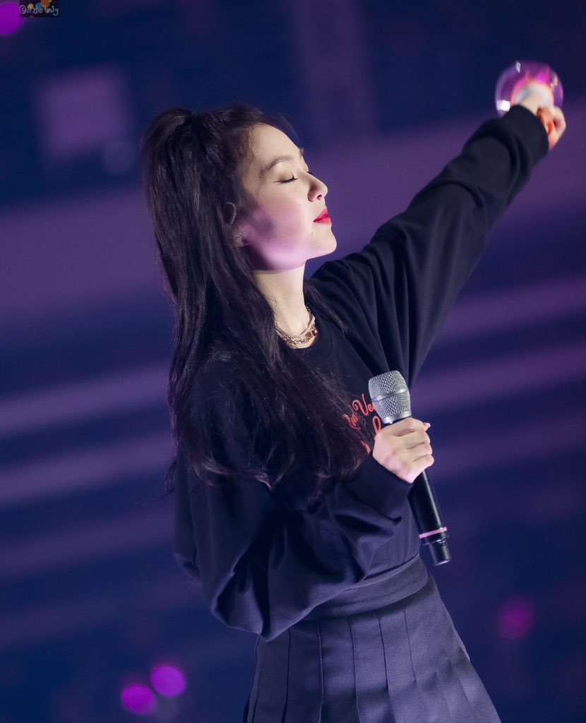 콘서트에서 머리묶은 아이린.jpg | 인스티즈