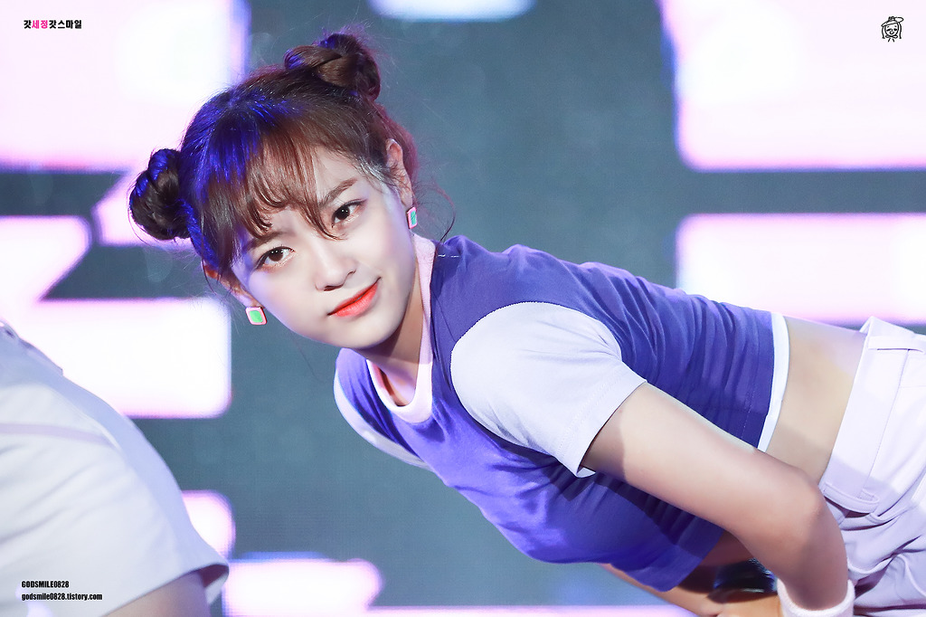자극적인..여자아이돌..김세정 | 인스티즈