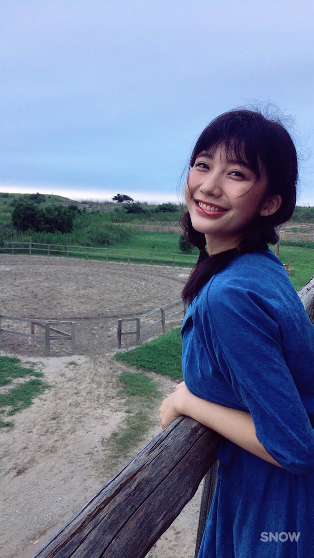 주위 사람들까지 기분 좋게 만드는 밝고 긍정적인 미소의 그녀 | 인스티즈