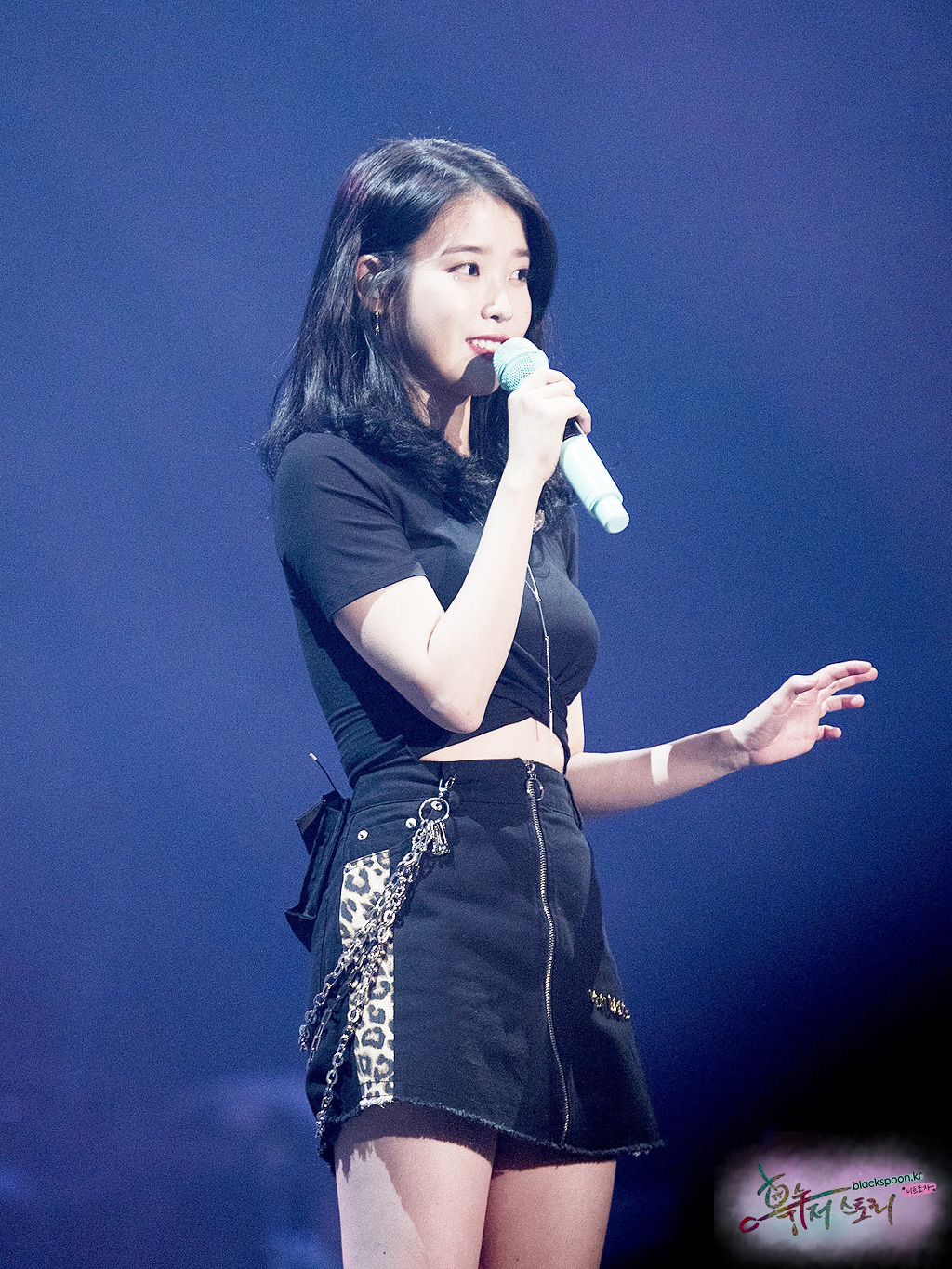 섹시함과 아름다움이 공존하는 광주콘서트 아이유.jpg | 인스티즈