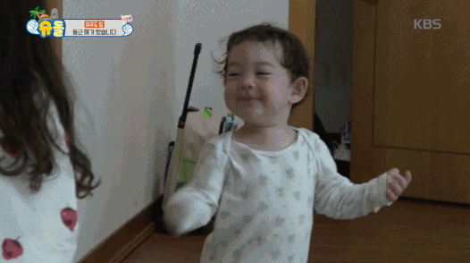 누나가 벤틀리 안아주자 질투하는 건후.gif | 인스티즈