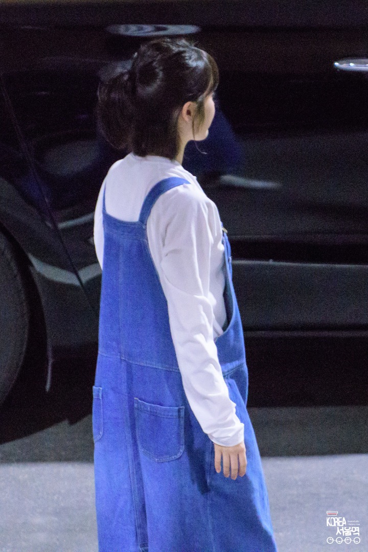 아이유 2017년 대학생룩 모음.jpg | 인스티즈